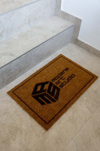 Moderni Otirač – Personalizovani Kokos Otirač – Tvoj Dizajn, Tvoja Dobrodošlica broj za kuću – slika proizvoda personalizovani-kokos-otirac-modern-art-studio-blizu